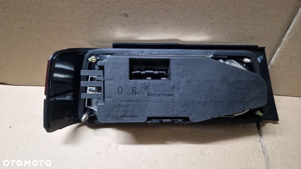 PEUGEOT 405 LAMPA TYŁ PRAWA - 2