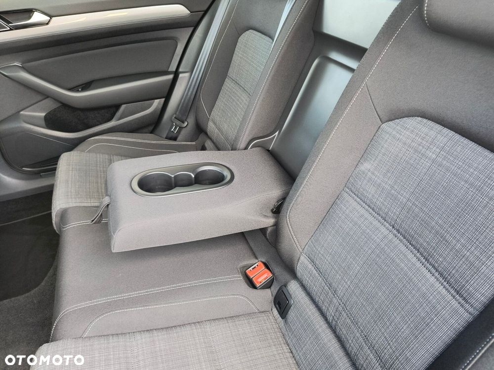 Volkswagen Passat - 16