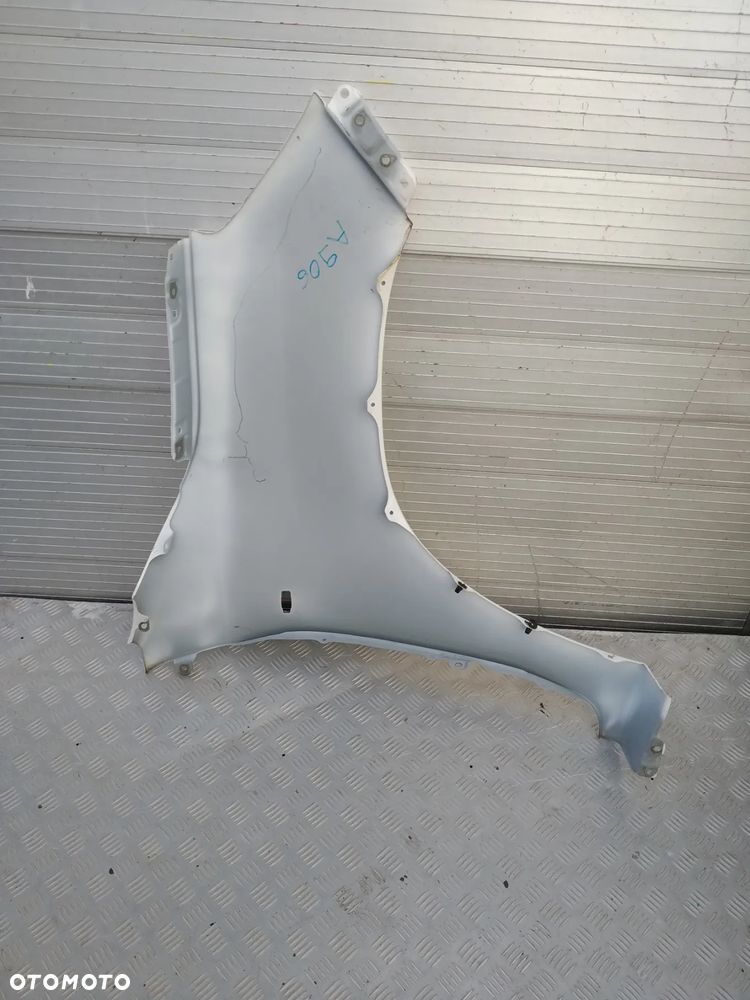 A903/A906/H108/H112 LEWY BŁOTNIK TOYOTA HILUX 2016- - 2