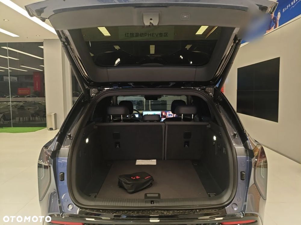 Hongqi HS7 - 12