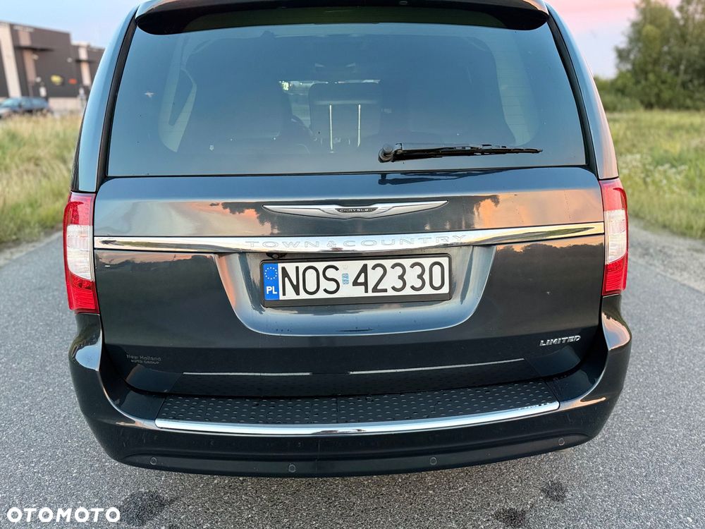 Chrysler Town & Country 3.6 Limited - 29