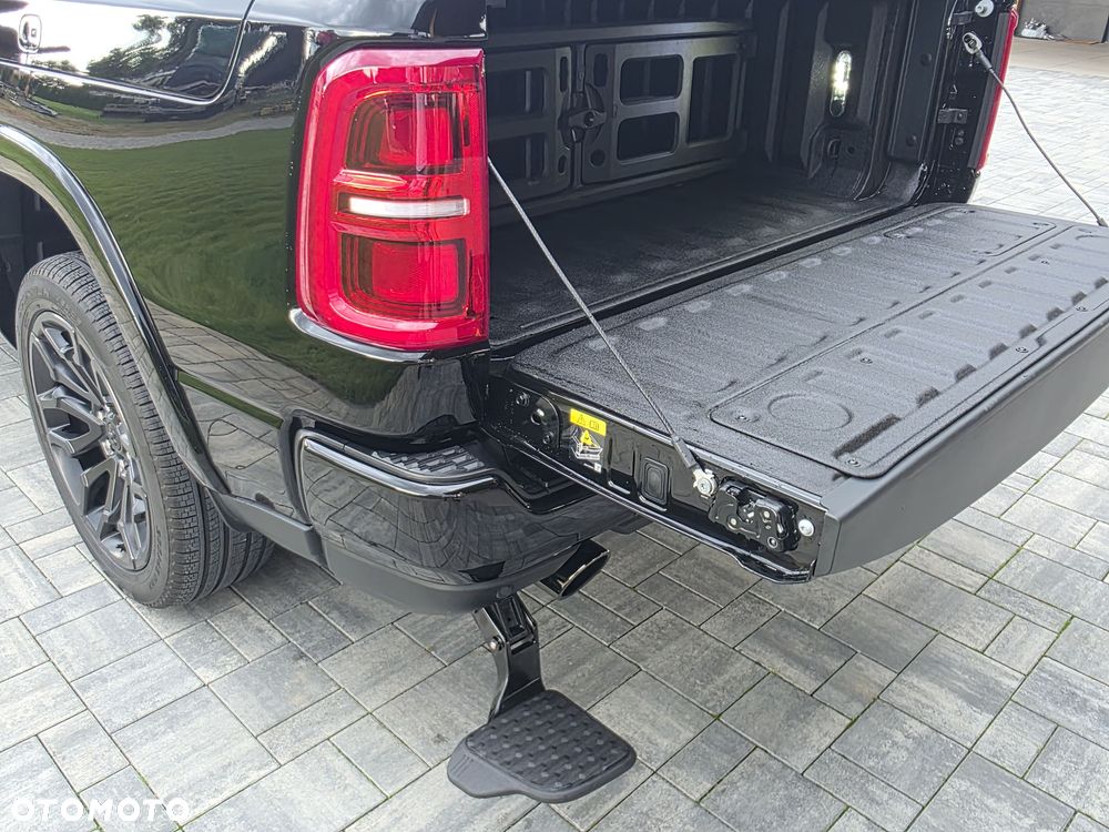 RAM 1500 Limited Night - 14