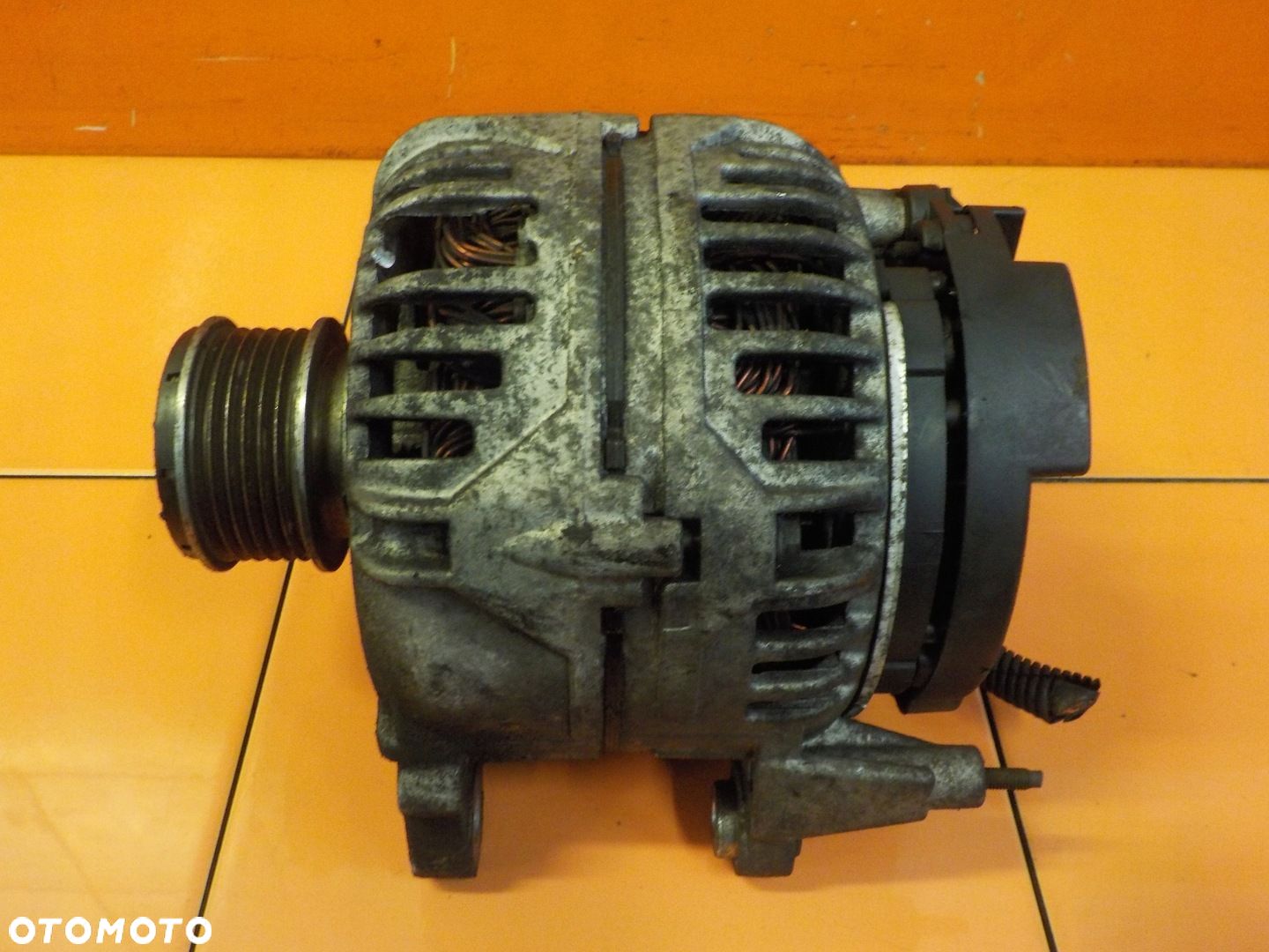 AUDI A4 B8 EXEO A5 Q5 2.0 TDI 10r 143KM CAG alternator - 1