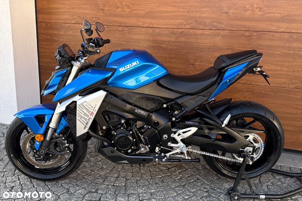 Suzuki GSX - 18