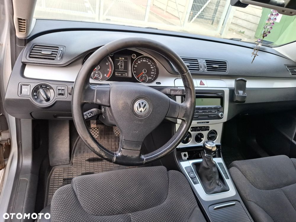 Volkswagen Passat 1.6 Comfortline - 4