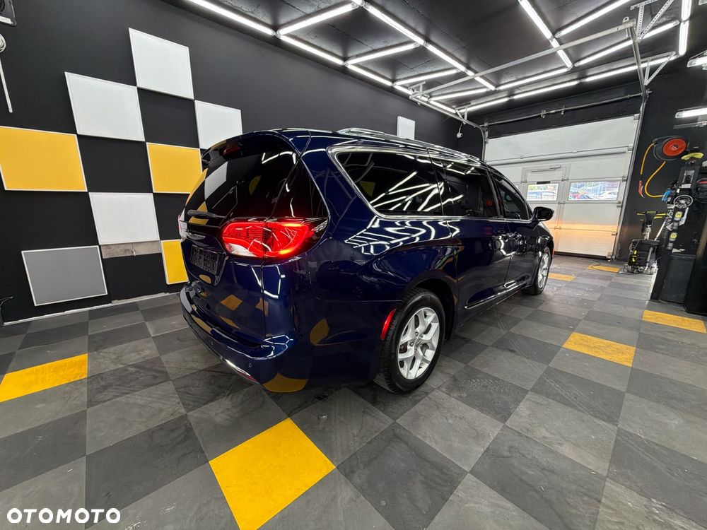Chrysler Pacifica - 20