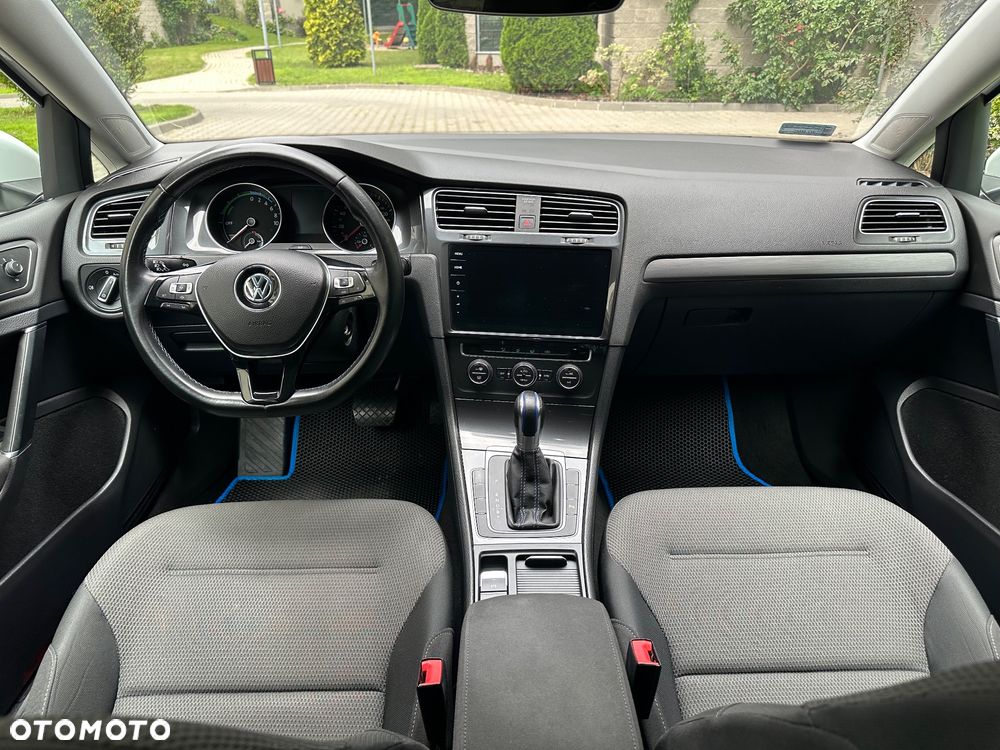 Volkswagen Golf e-Golf - 11