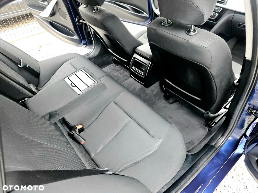 BMW Seria 3 320d Sport Line - 24