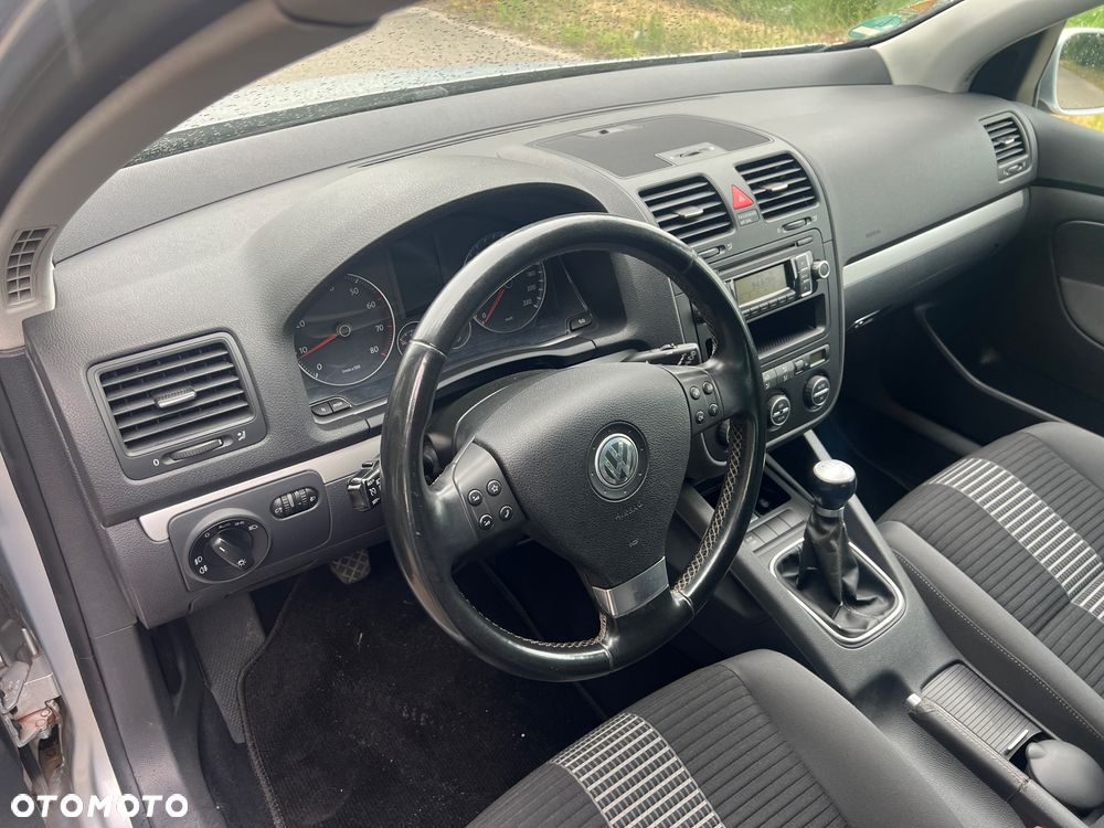 Volkswagen Golf - 5