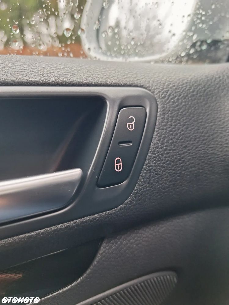 Volkswagen Golf VI 1.6 TDI Comfortline - 12