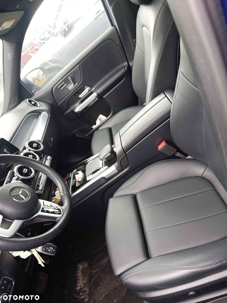 Mercedes-Benz GLB 250 4Matic 8G-DCT - 13