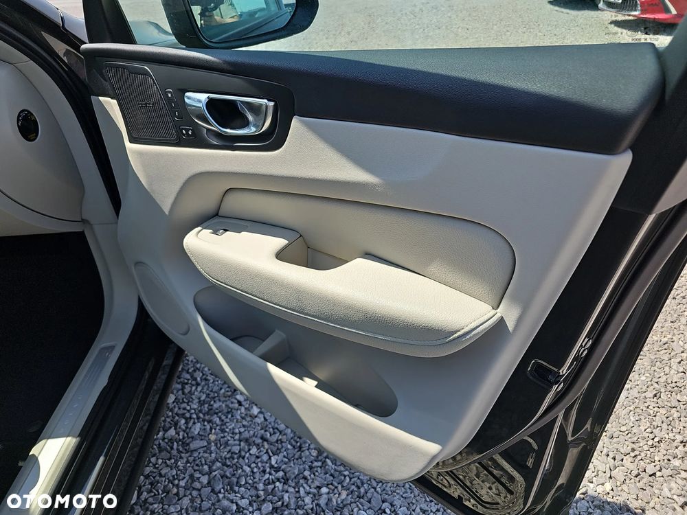 Volvo XC 60 B4 D Plus Bright - 21