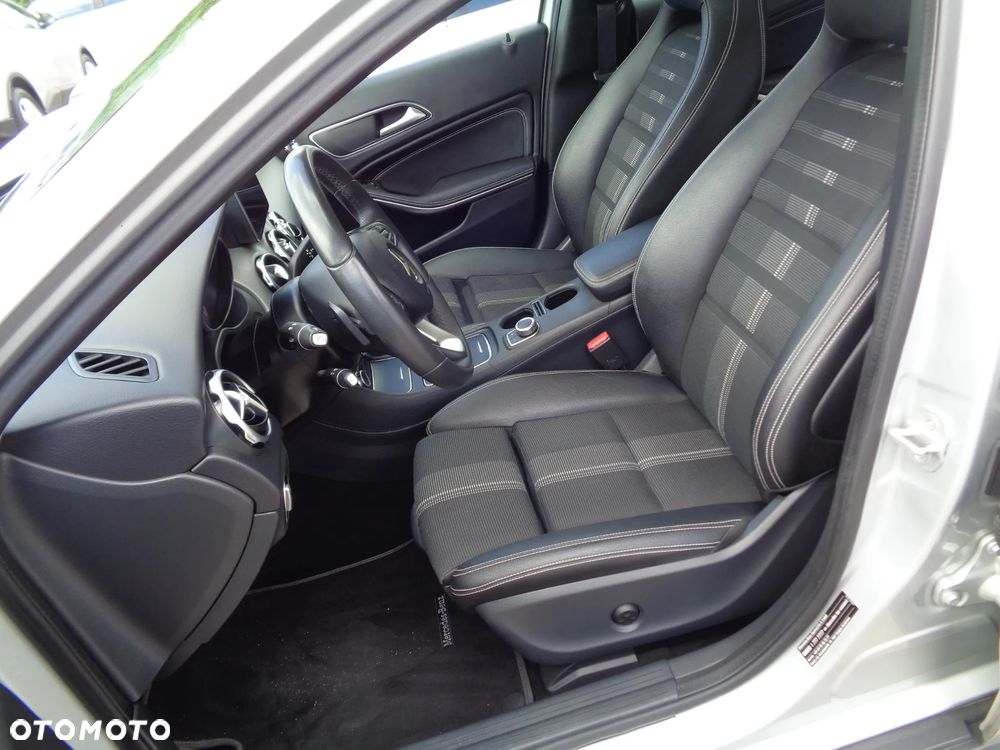 Mercedes-Benz GLA 180 7G-DCT Activity Edition - 29
