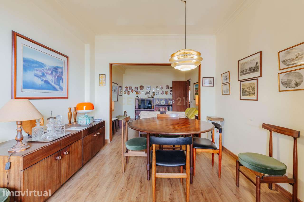 Apartamento T3 em Almada, Parcialmente remodelado, Vista Rio. - Grande imagem: 4/27