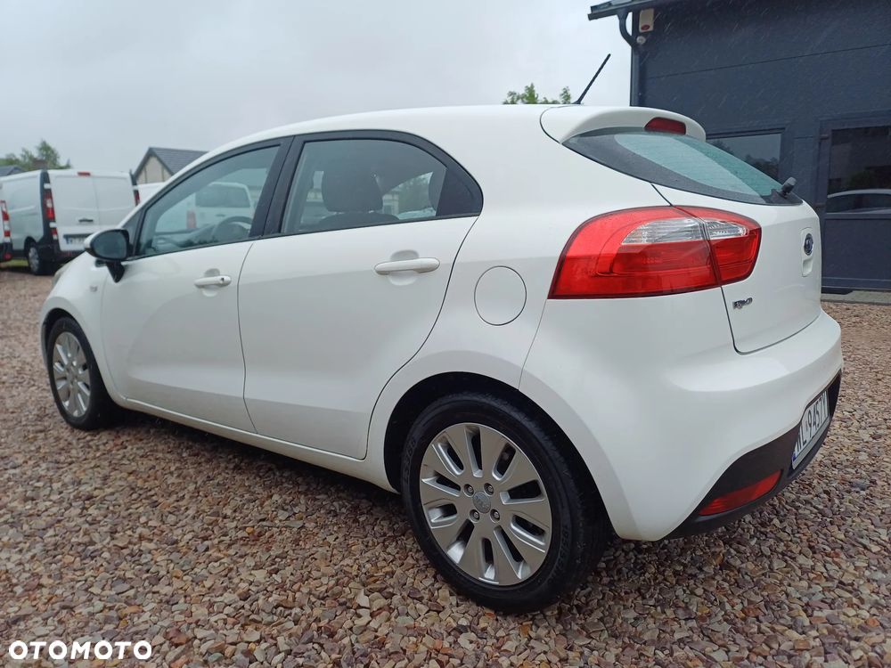 Kia Rio 1.2 Attract - 11