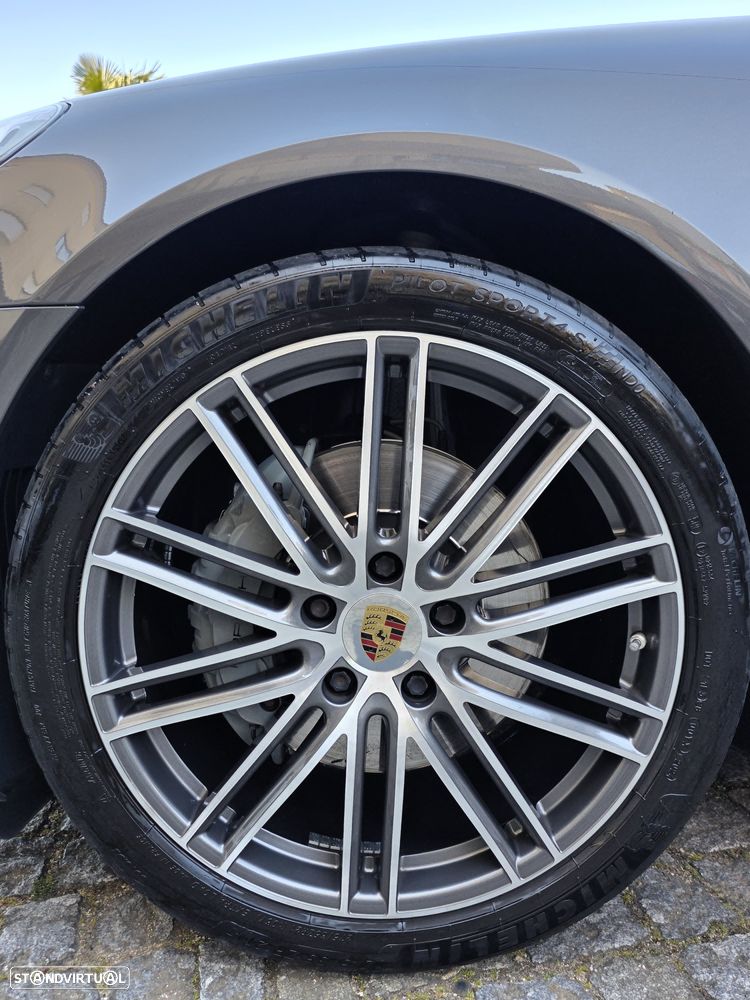 Porsche Panamera 4 S - 16
