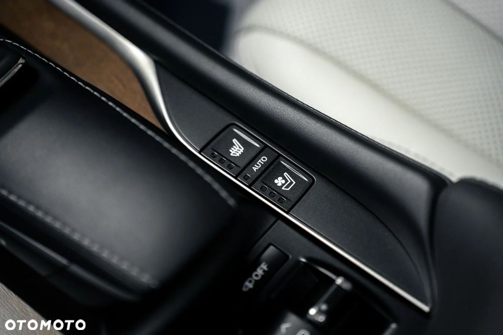 Lexus LX - 26