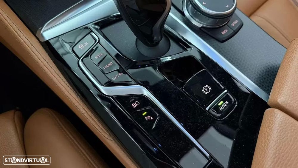 BMW 530 e Pack Desportivo M - 25