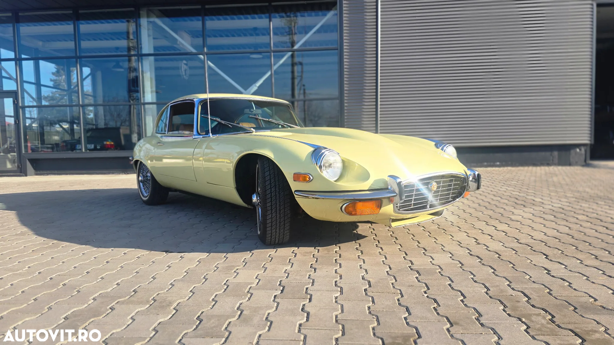 Jaguar E-Type - 4