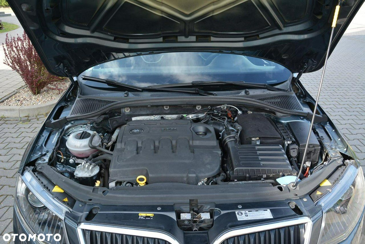 Skoda Octavia Combi 2.0 TDI DSG RS - 34