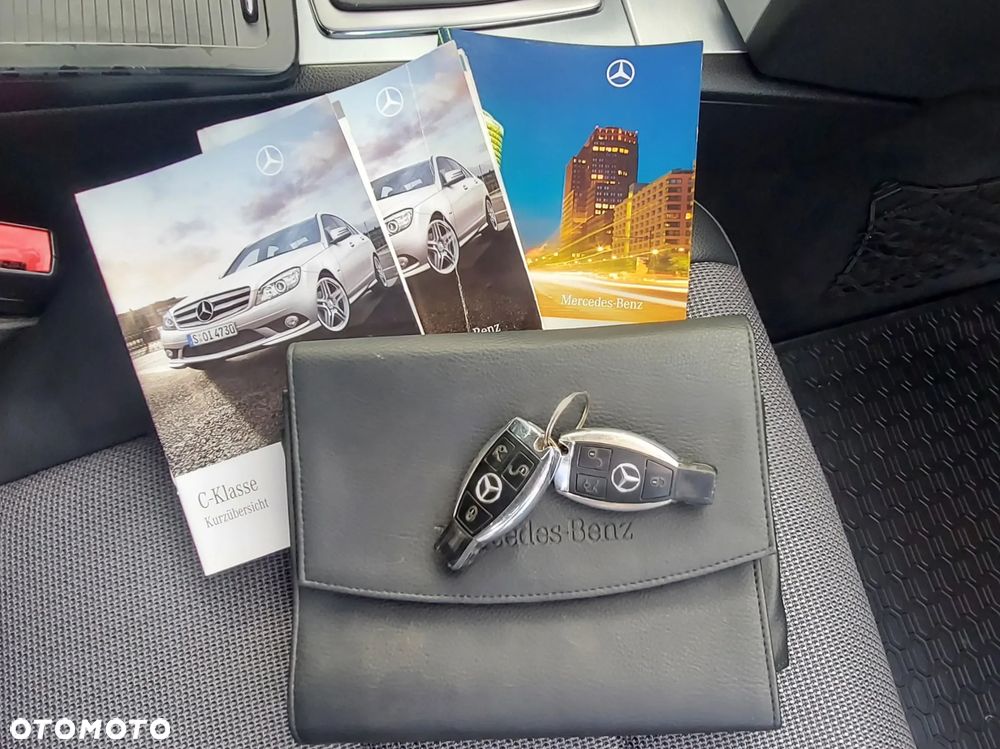 Mercedes-Benz Klasa C 200 CGI Automatik BlueEFFICIENCY Avantgarde - 31