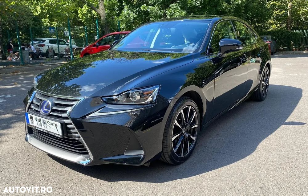 Lexus Seria IS 300h Executive - 1