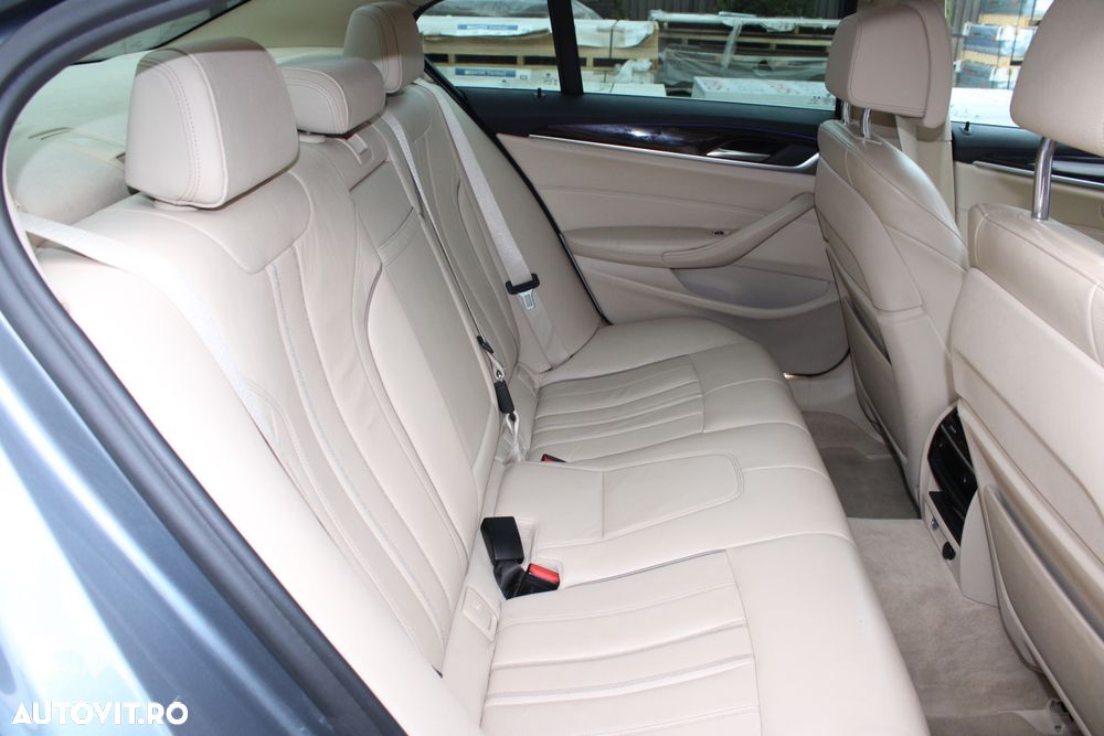 BMW Seria 5 530d xDrive AT - 12