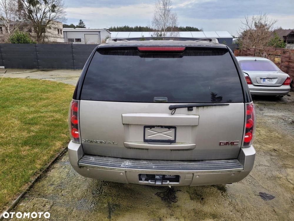 GMC Yukon - 2
