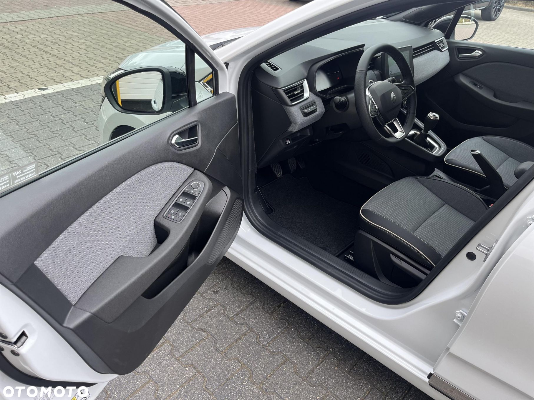 Renault Clio - 10