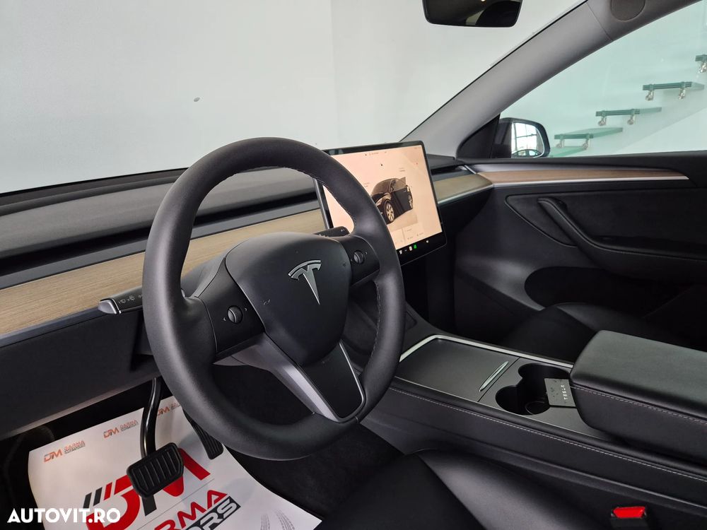 Tesla Model Y RWD - 13