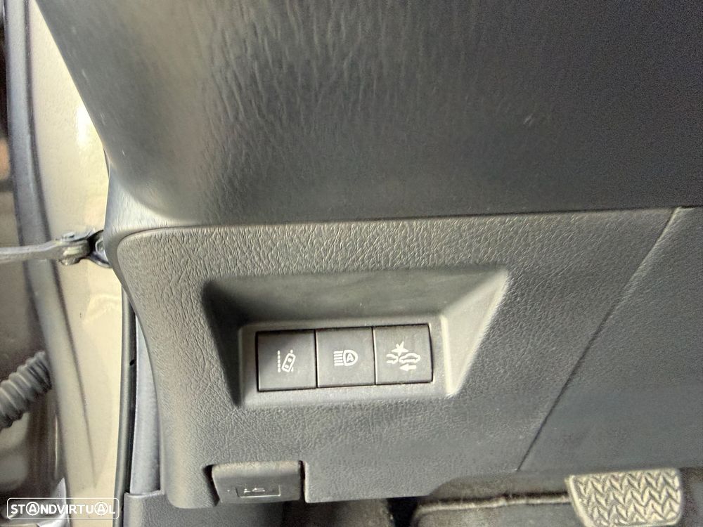 Toyota Yaris 1.5 HSD Comfort+P.Style - 17