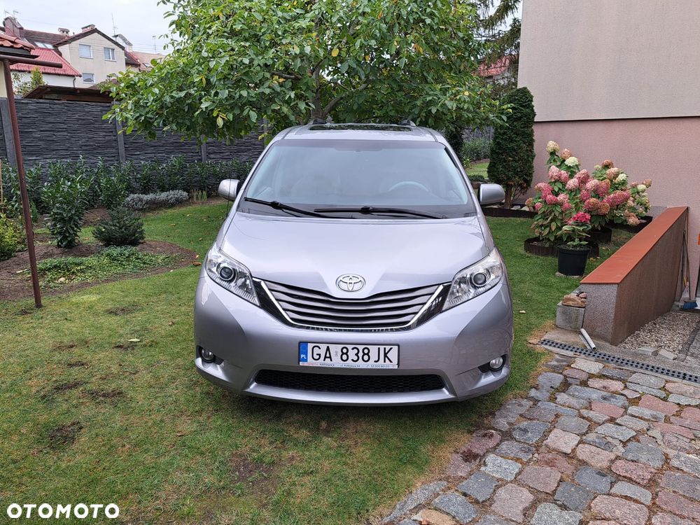 Toyota Sienna - 10