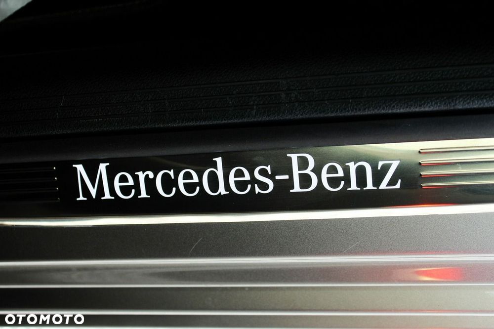 Mercedes-Benz Klasa E 220 d 4Matic 9G-TRONIC AMG Line - 35