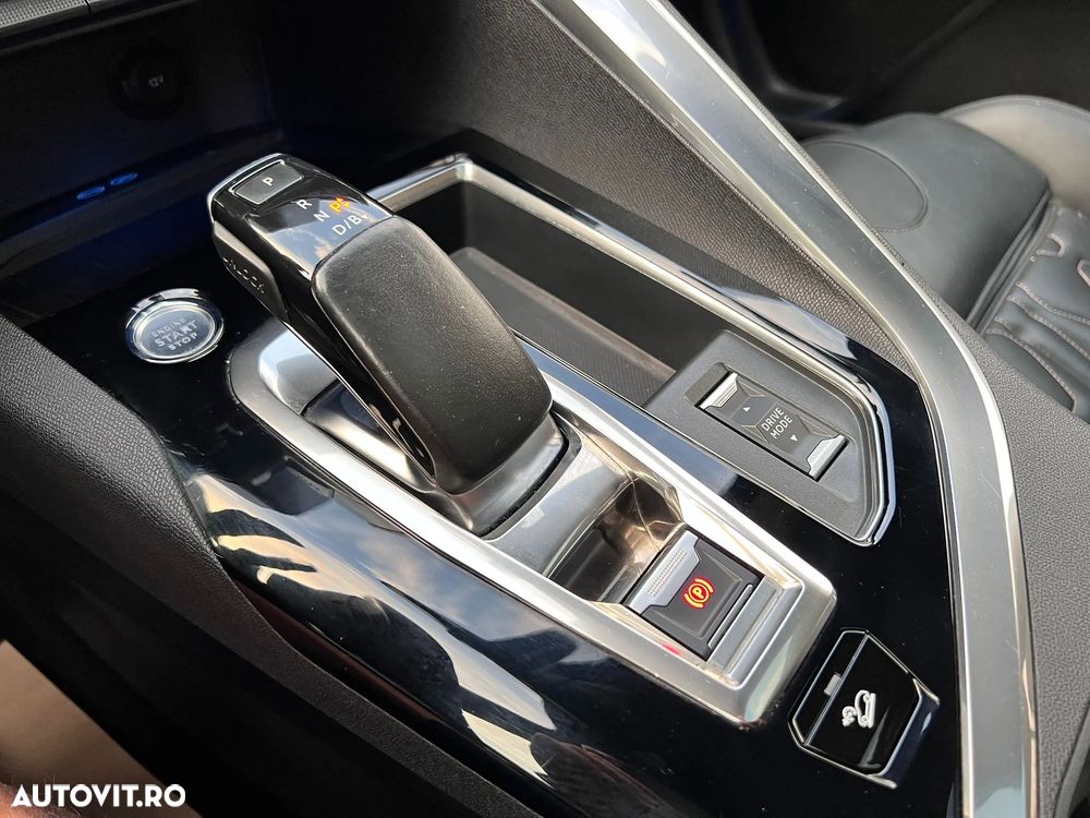 Peugeot 3008 PHEV 300 EAT8 4X4 GT - 21