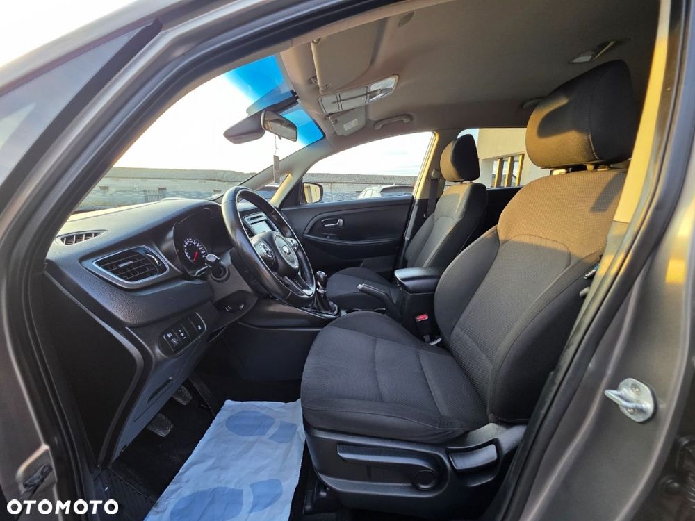 Kia Carens - 9