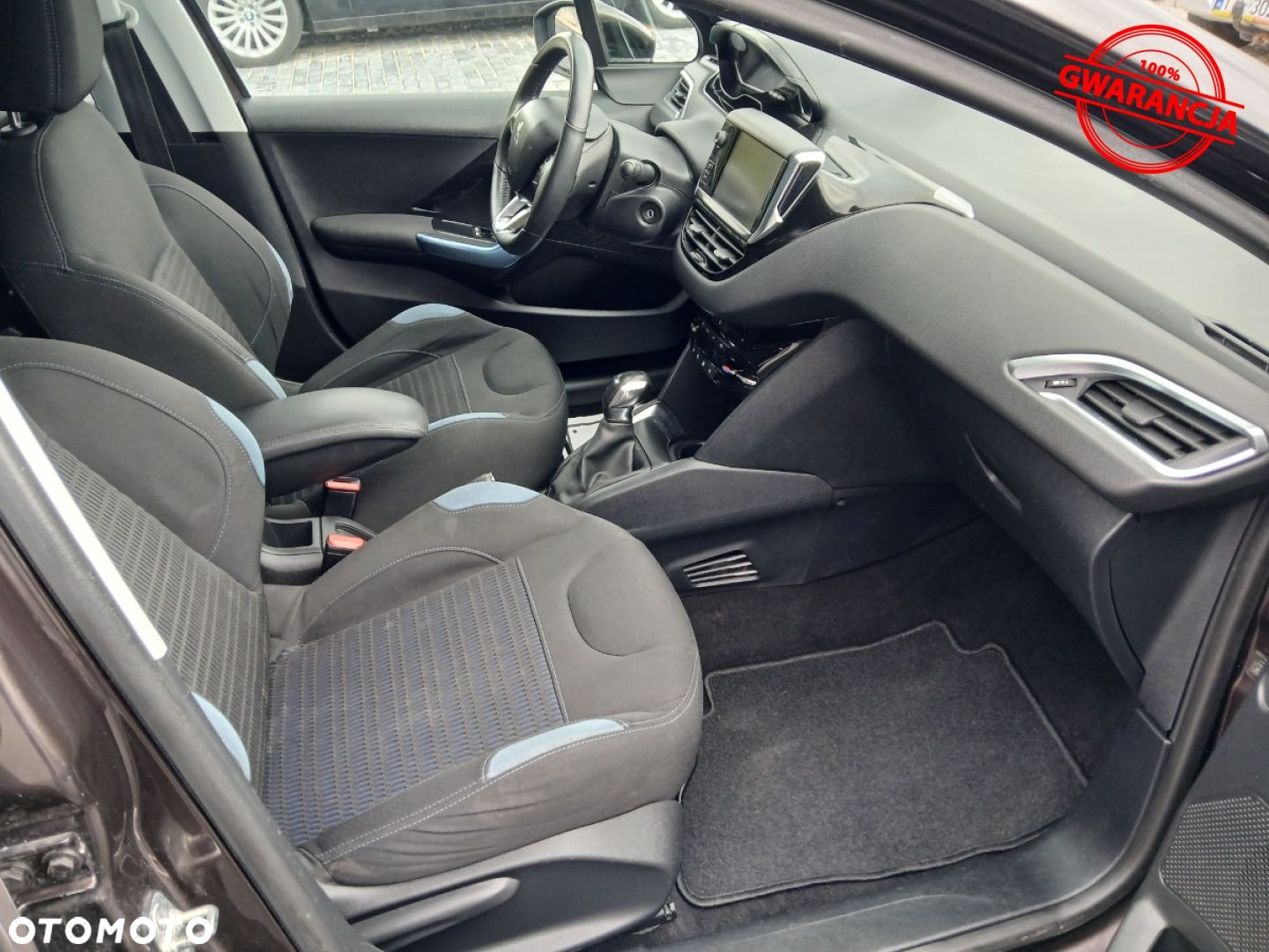 Peugeot 208 - 25