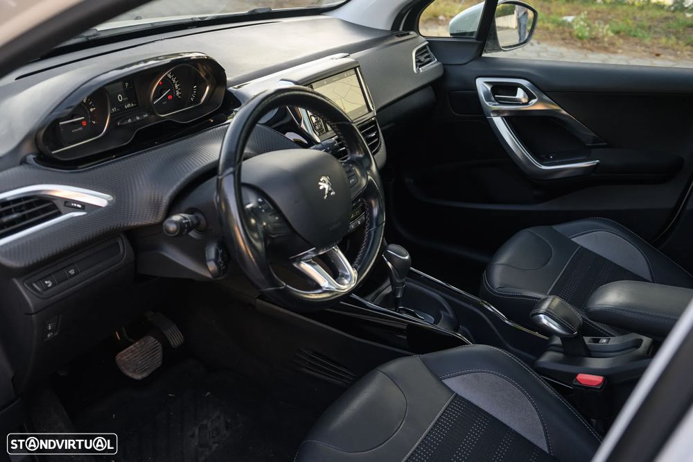 Peugeot 2008 1.2 PureTech Allure EAT6 - 8