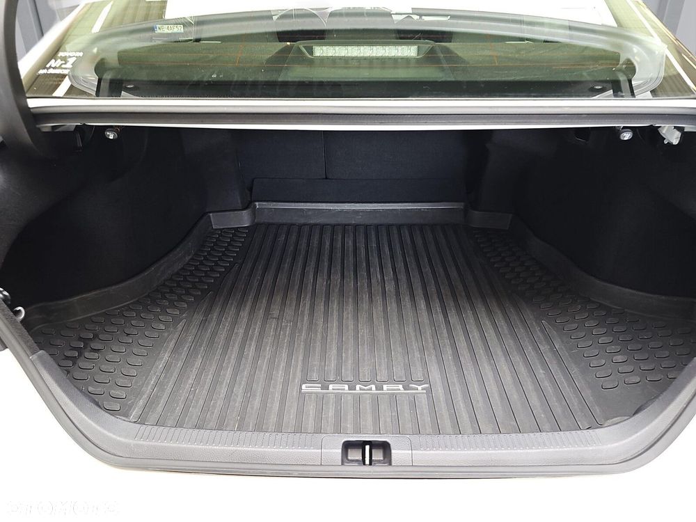 Toyota Camry 2.5 Hybrid Comfort CVT - 14
