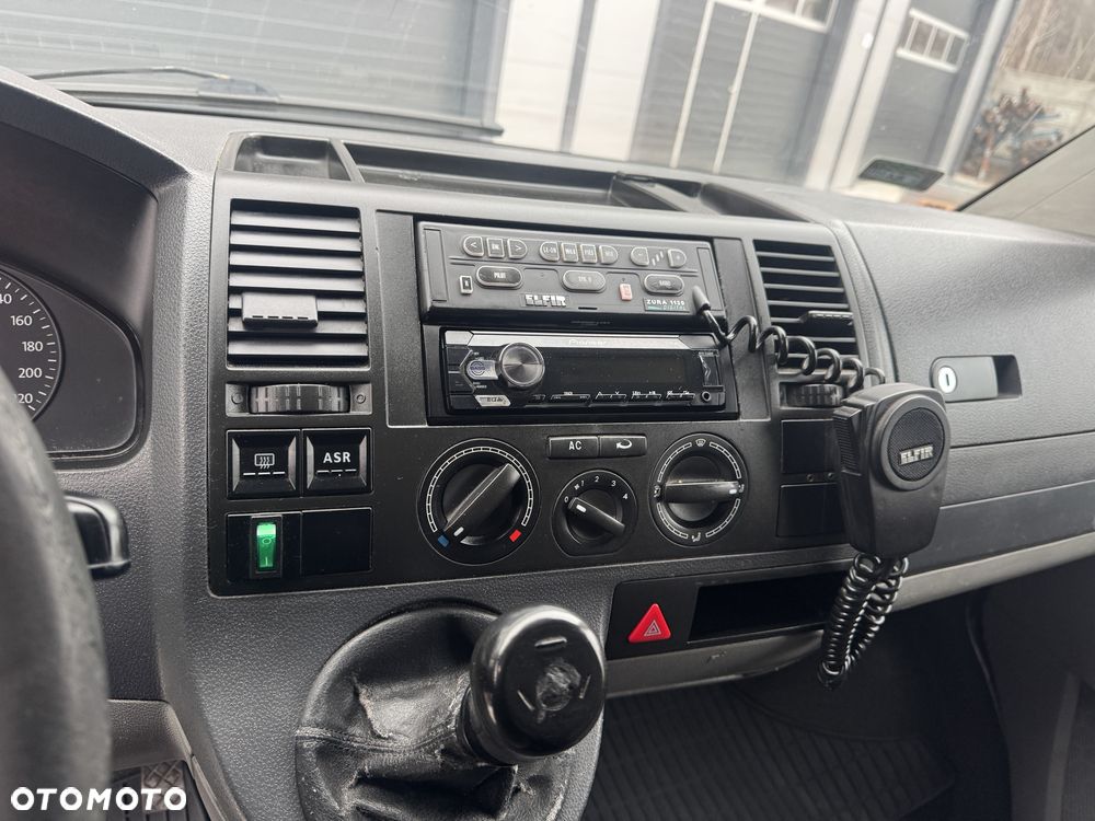 Volkswagen Transporter T5 Karetka Ambulans 2.5 TDI - 8