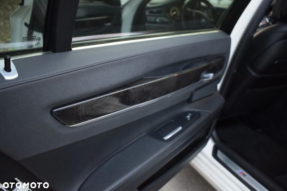 BMW Seria 7 - 16