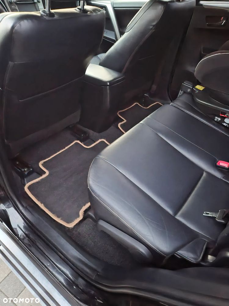 Toyota RAV4 - 6