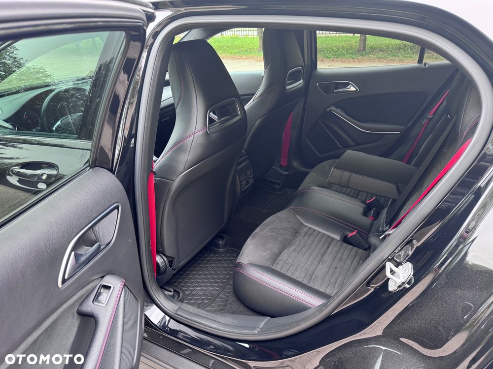 Mercedes-Benz GLA - 9