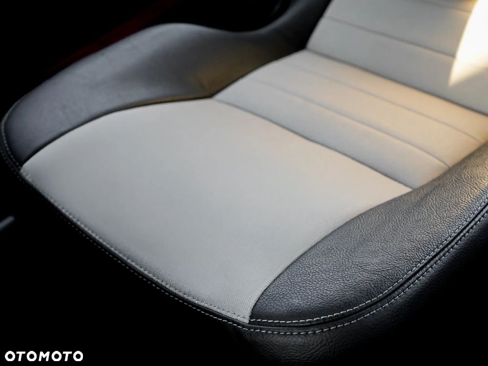 Land Rover Defender 2.4 TD4 HCPU S - 32