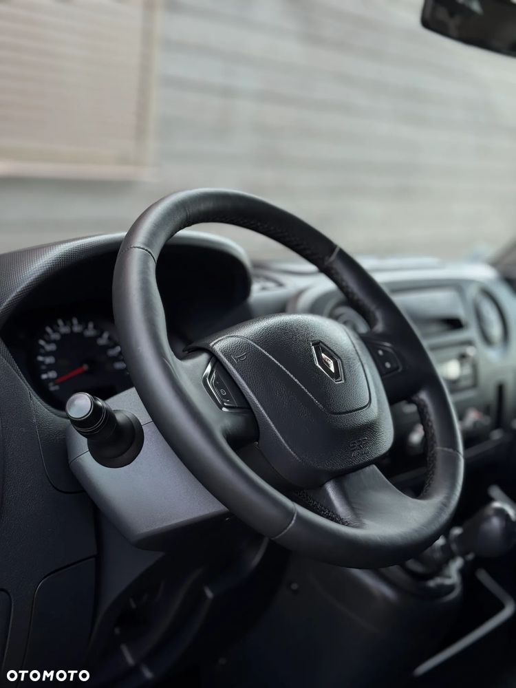 Renault MASTER KONTENER Niskopodwoziowy! Webasto!! Pod Food Truck!  * Auto Kupione w ASO Renault * Gwarancja  *  2,3 145Km * Bardzo oszczędny i dynamiczny silnik * 6-cio Stopniowa Skrzynia Biegów * System Extended Grip *  Lusterko Wide View *  Klimatyzacja * Tempomat * MP3 * Bluetooth * USB * - 26