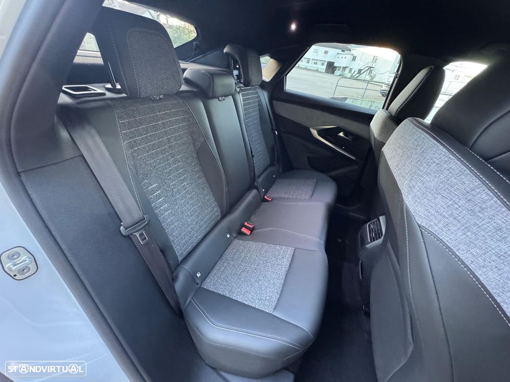 Peugeot 3008 1.2 Hybrid Allure e-DCS6 - 32