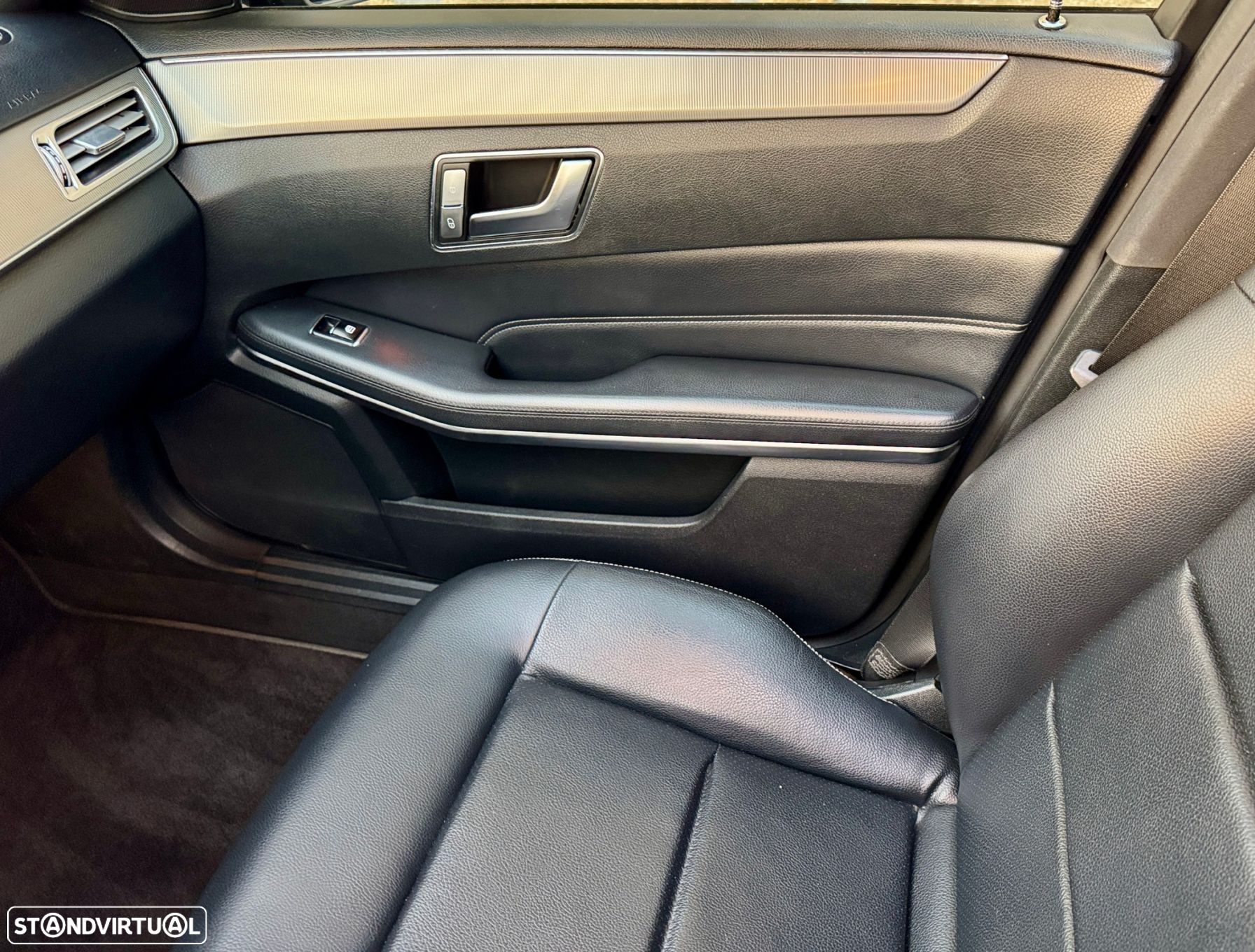 Mercedes-Benz E 300 Bluetec Hybrid Avantgarde - 17