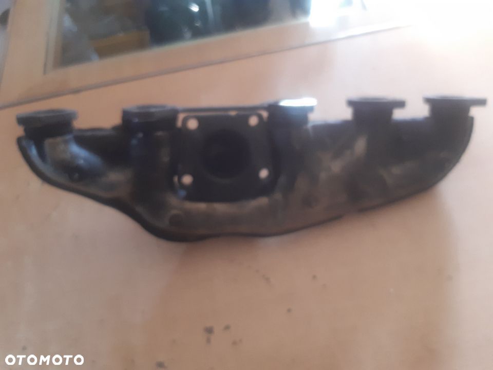 Kolektor wydechowy 2.5 tdi AXD AXE VW T5 uszkodzony - 1