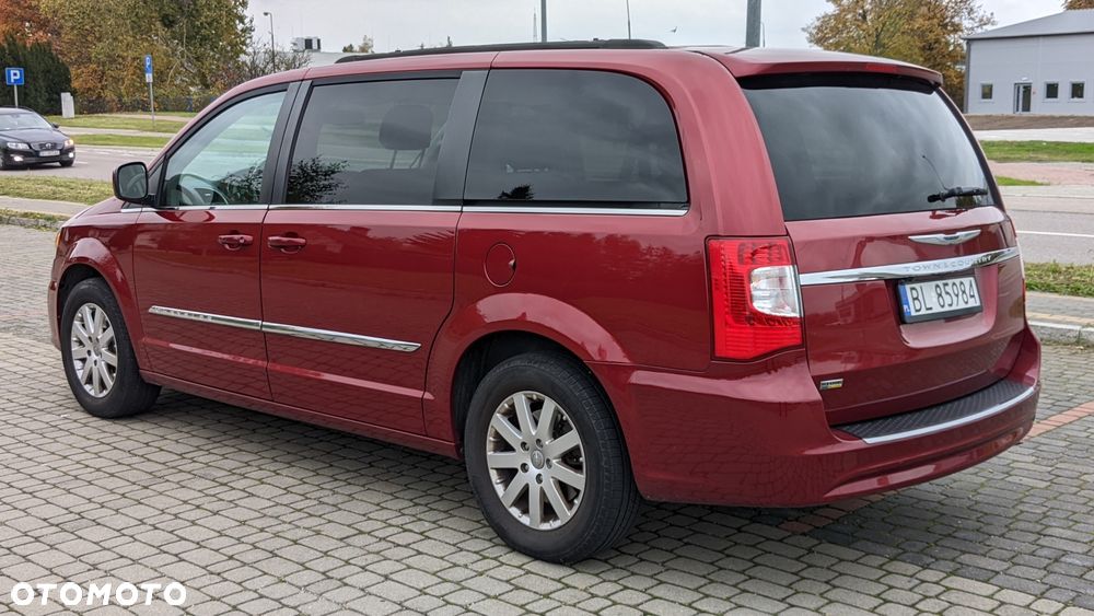 Chrysler Town & Country - 6
