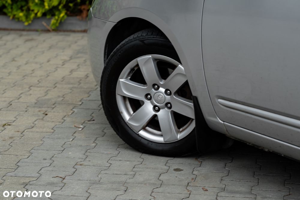 Kia Carens 2.0 EX - 11