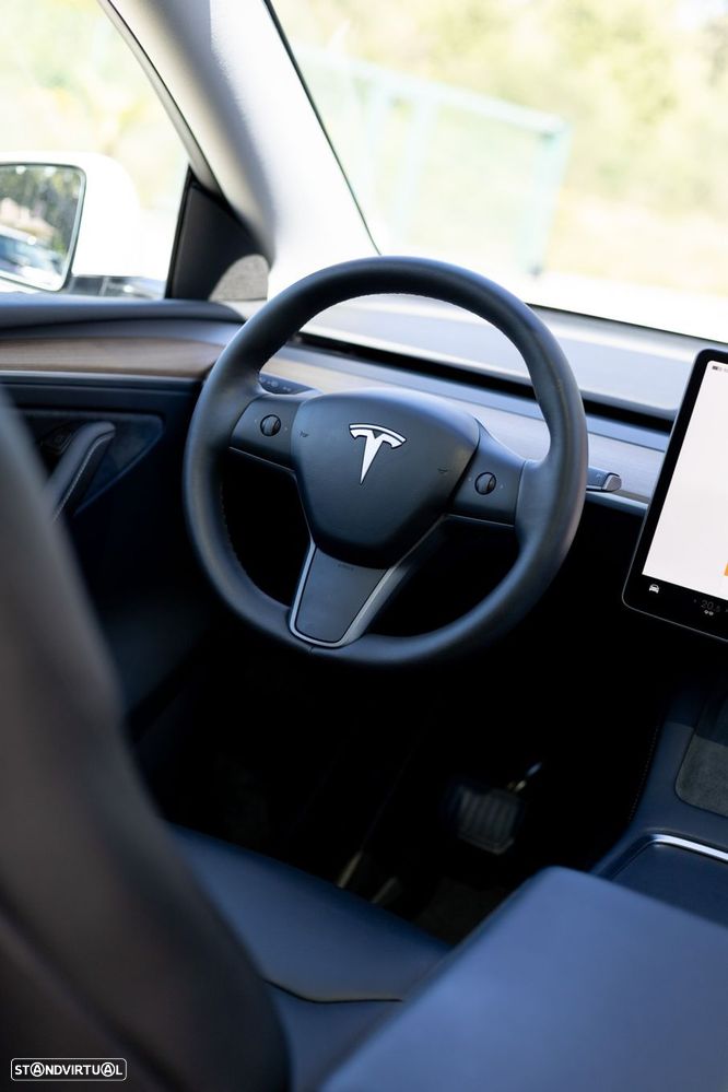 Tesla Model Y Standard RWD - 2